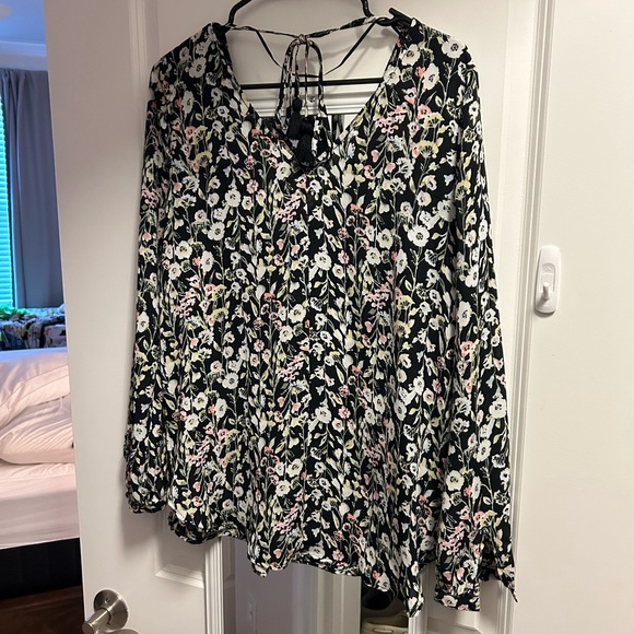 Lauren Conrad floral top - Picture 3 of 4